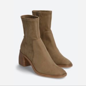 NEW Dolce Vita Indiga Heeled Boot  - New! Zip up chunky heel
